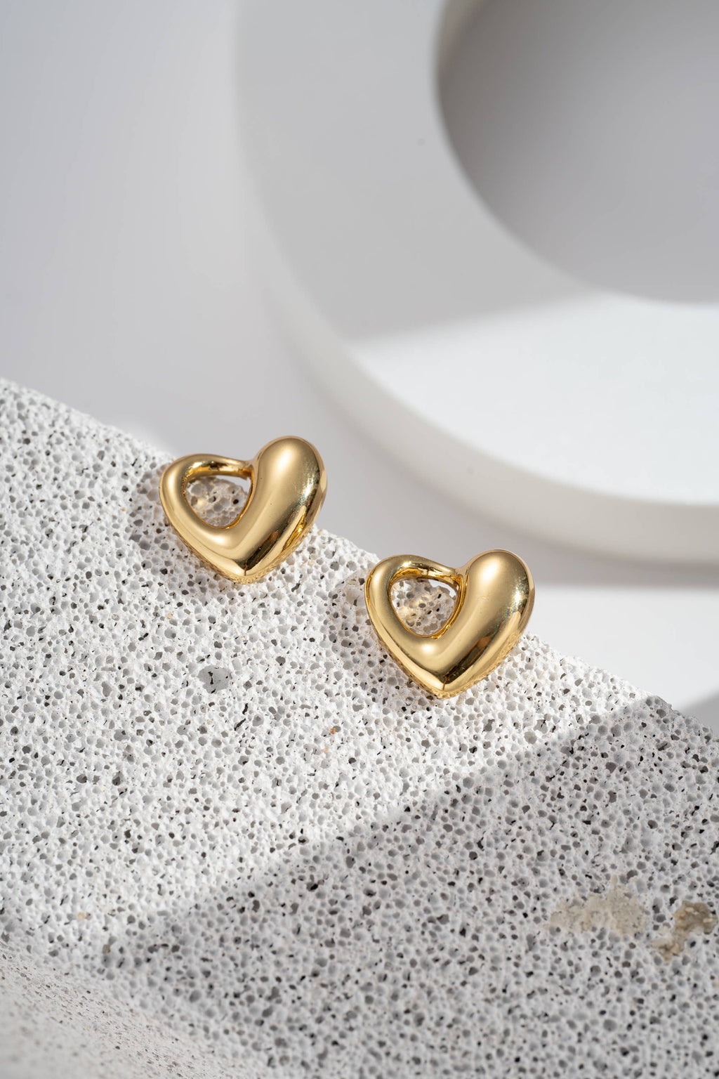 Boucles d’oreilles cœur doré en acier inoxydable tendance