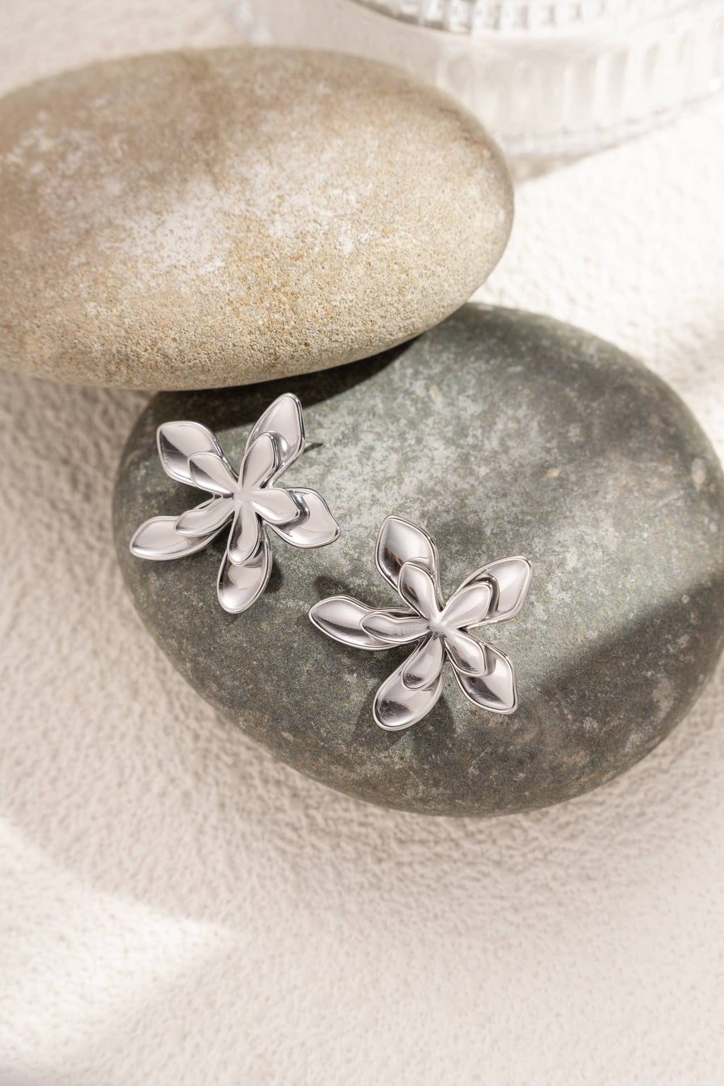 Boucles Oreilles Fleur Cinq Pétales Métal Sculptural : Or jaune