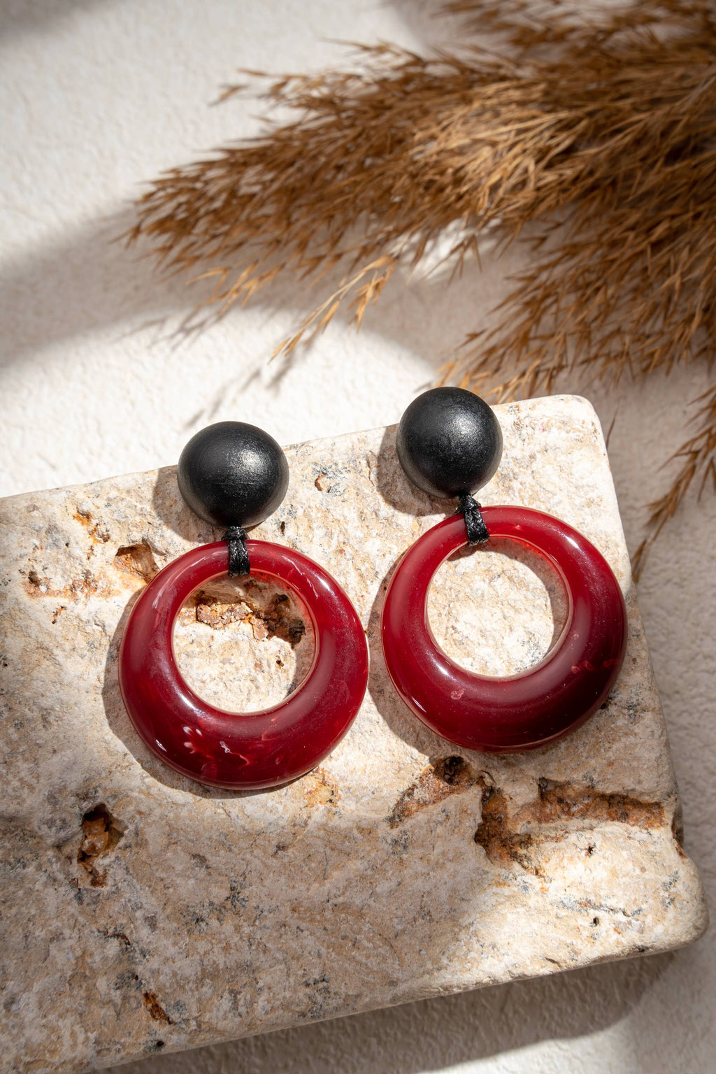 Boucles d’oreilles anneau rond résine colorée design moderne: Vert